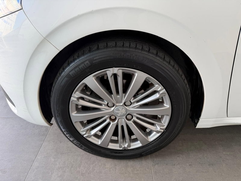 Peugeot 208 usata a Napoli (18)