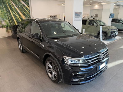 Volkswagen Tiguan Allspace 2.0 TDI 200 CV SCR DSG 4MOTION R-Line del 2021 usata a Castellammare di Stabia