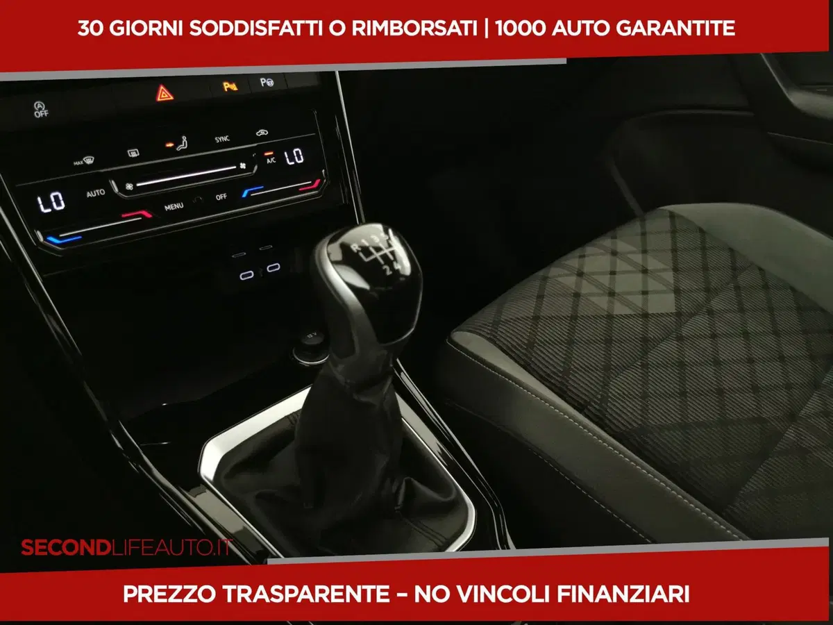 Volkswagen T-Roc nuova a Chieti (12)