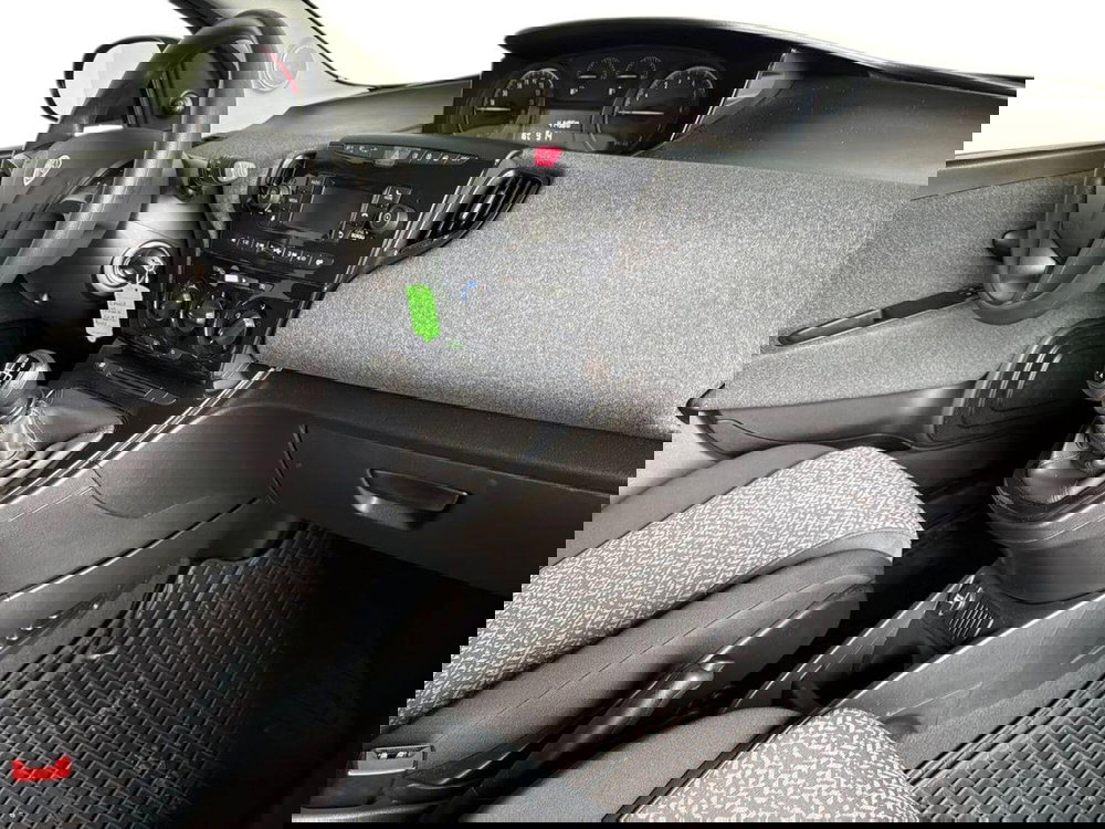 Lancia Ypsilon usata a Bergamo (14)