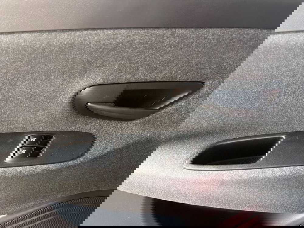 Lancia Ypsilon usata a Bergamo (16)