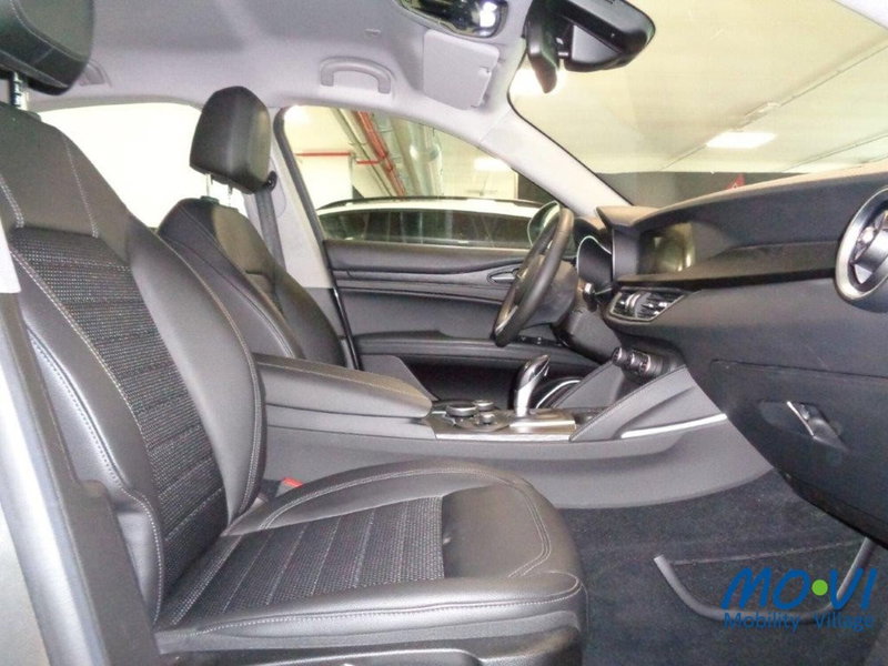 Alfa Romeo Stelvio usata a Torino (10)