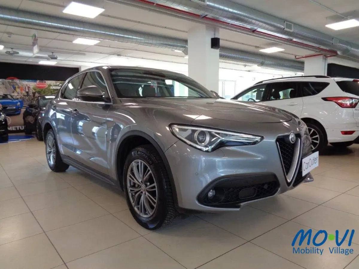 Alfa Romeo Stelvio usata a Torino (2)