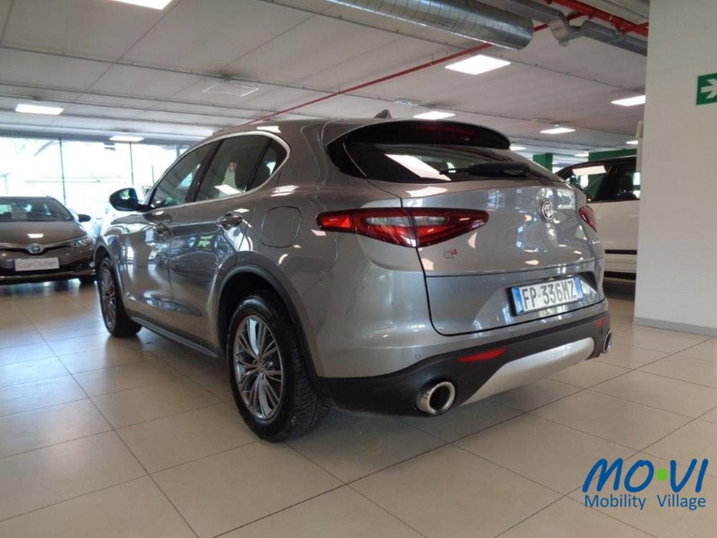 Alfa Romeo Stelvio usata a Torino (7)
