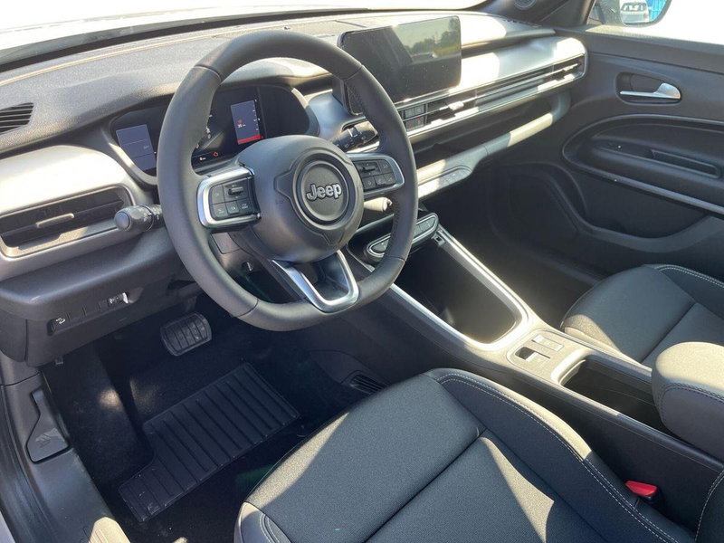 Jeep Avenger nuova a Bari (10)