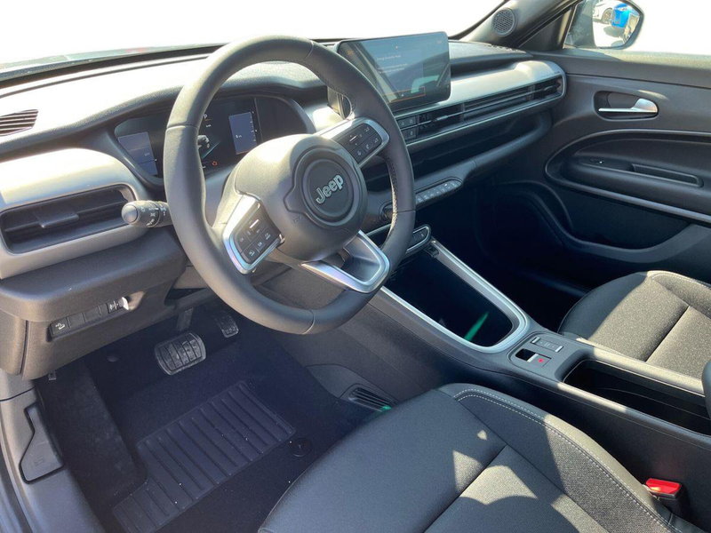 Jeep Avenger nuova a Bari (10)