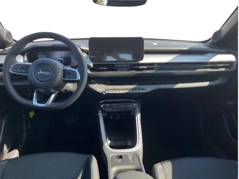 Jeep Avenger nuova a Bari (8)