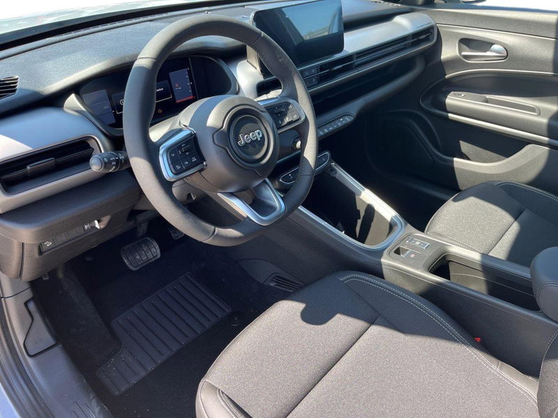 Jeep Avenger nuova a Bari (10)