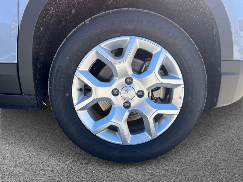 Jeep Avenger nuova a Bari (6)