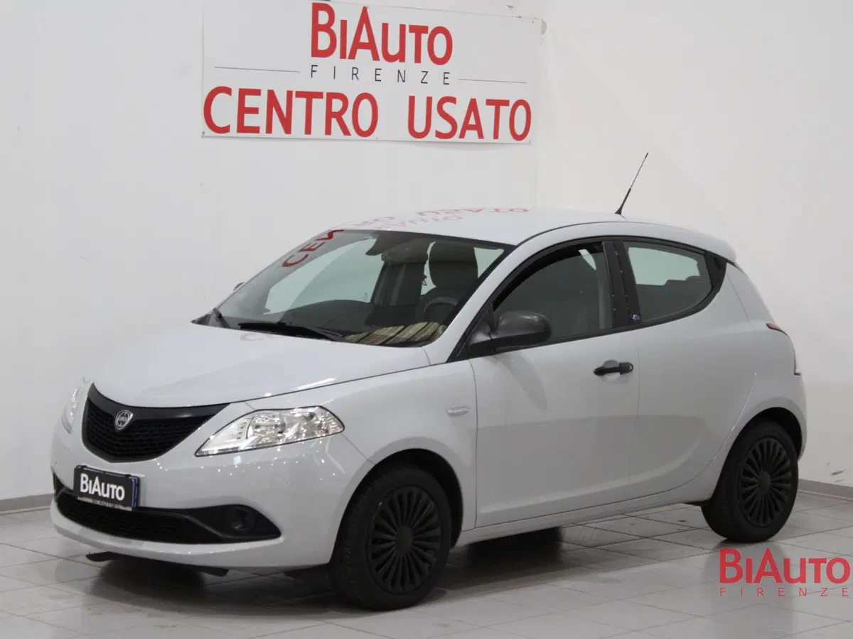 Lancia Ypsilon usata a Firenze