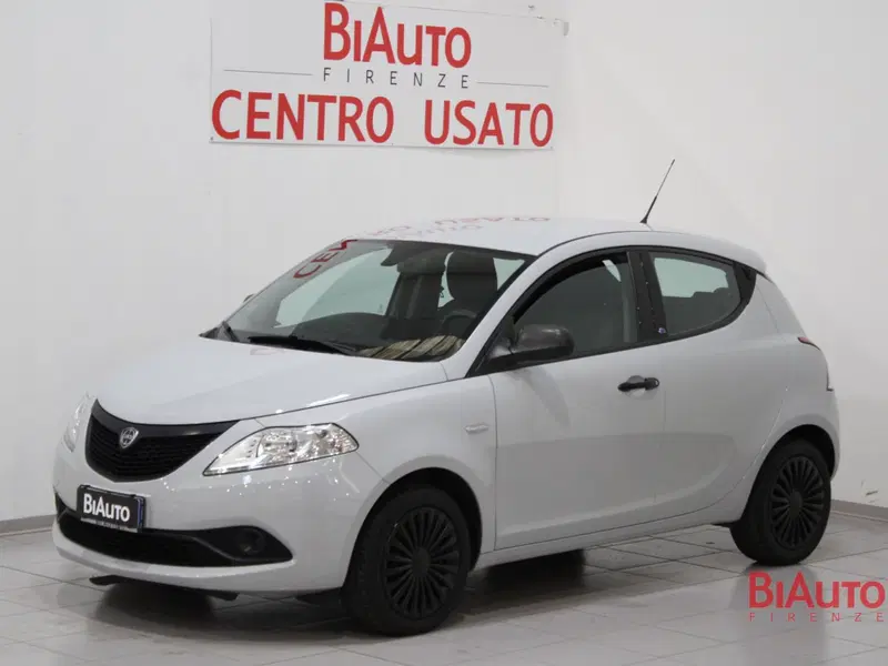 Lancia Ypsilon usata a Firenze