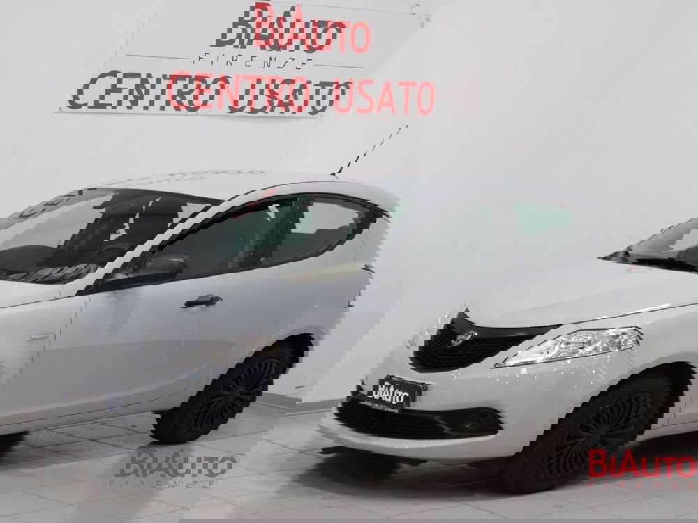 Lancia Ypsilon usata a Firenze