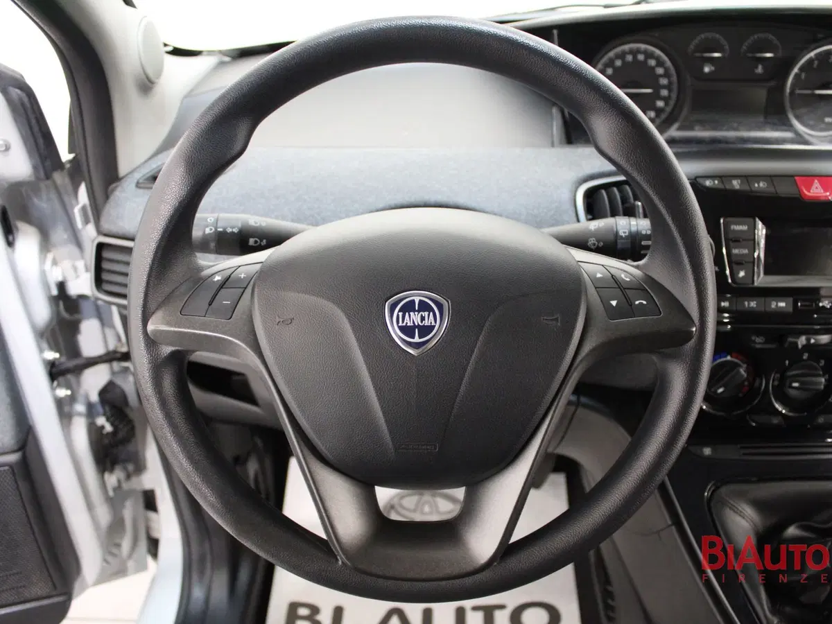 Lancia Ypsilon usata a Firenze (10)
