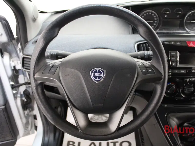 Lancia Ypsilon usata a Firenze (10)
