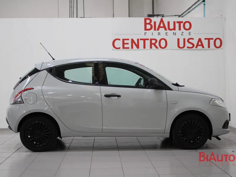 Lancia Ypsilon usata a Firenze (17)