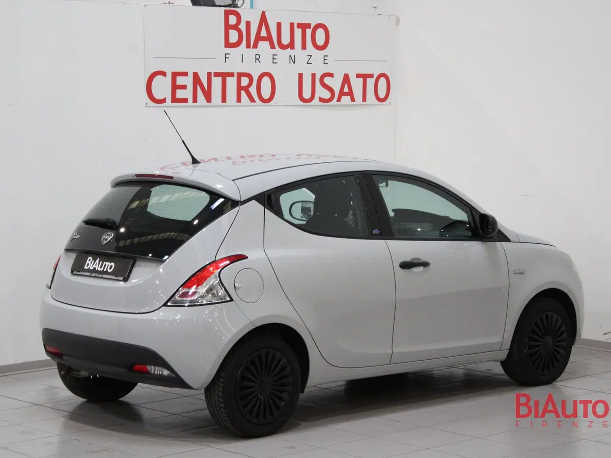 Lancia Ypsilon usata a Firenze (2)