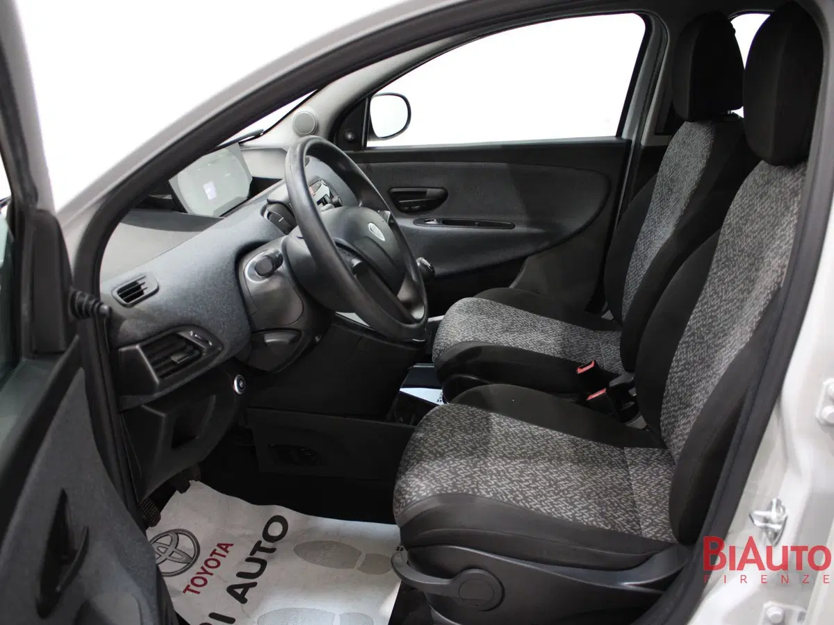 Lancia Ypsilon usata a Firenze (5)