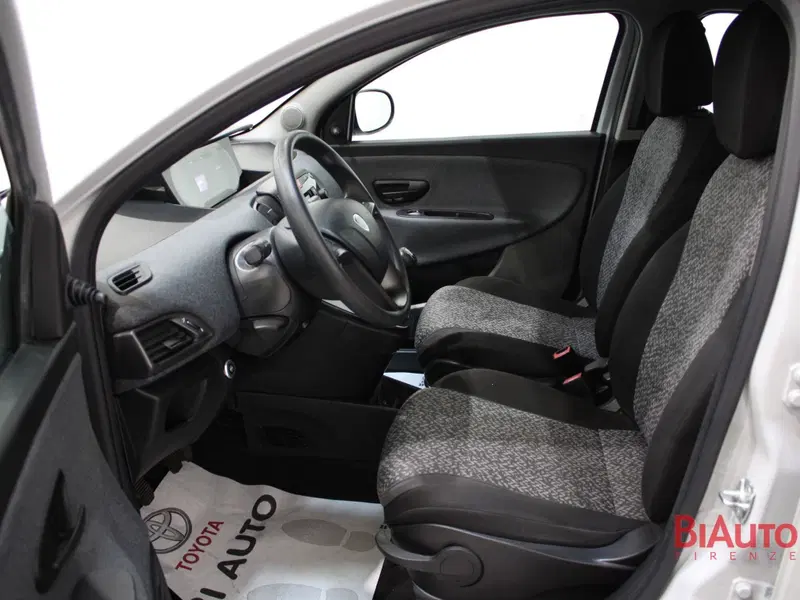 Lancia Ypsilon usata a Firenze (5)