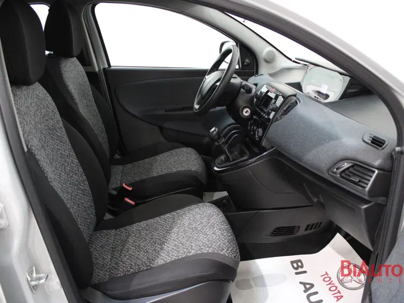 Lancia Ypsilon usata a Firenze (6)