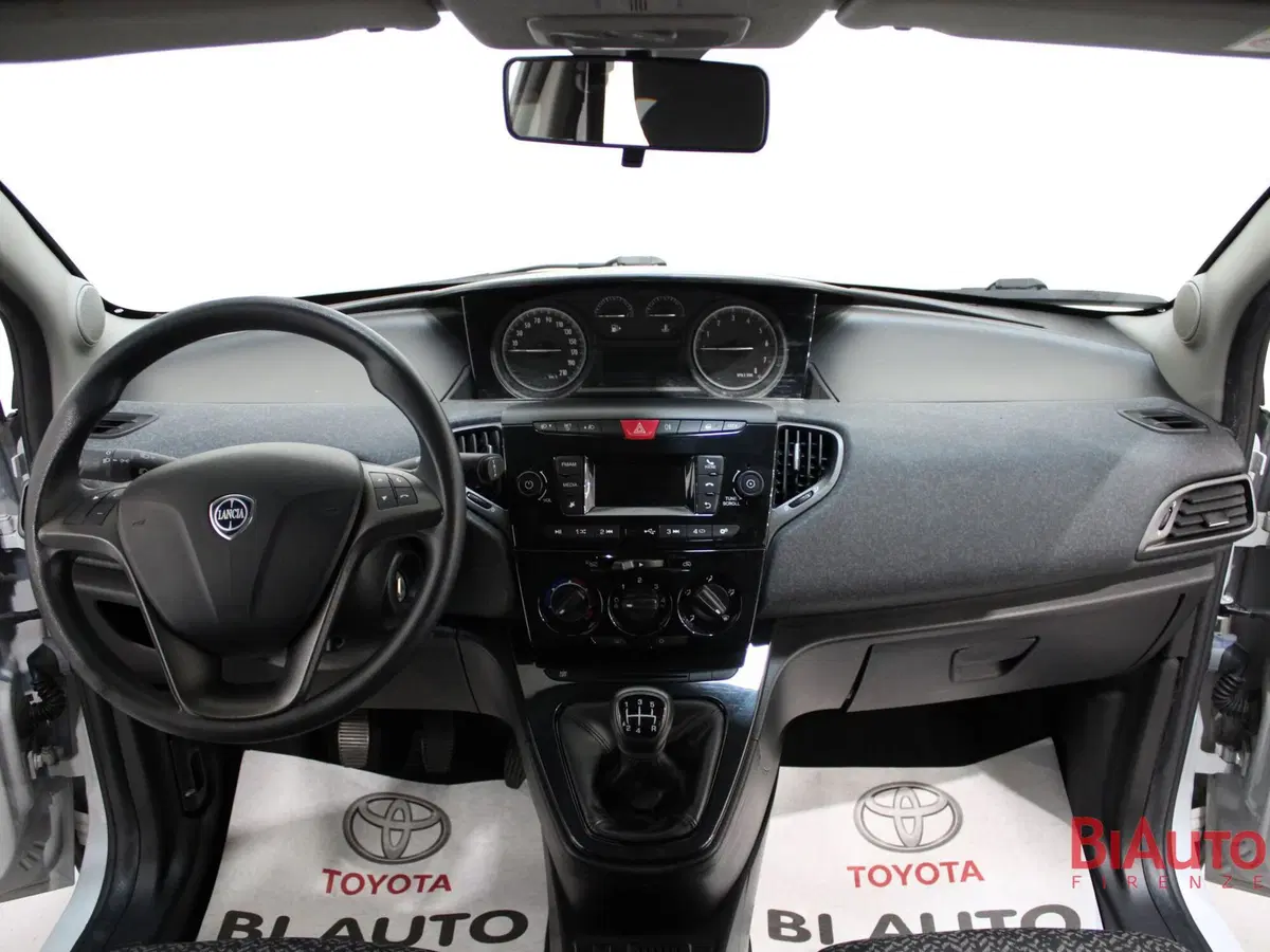 Lancia Ypsilon usata a Firenze (9)