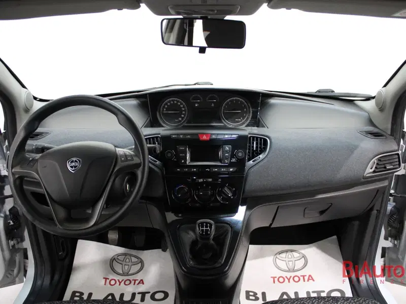 Lancia Ypsilon usata a Firenze (9)