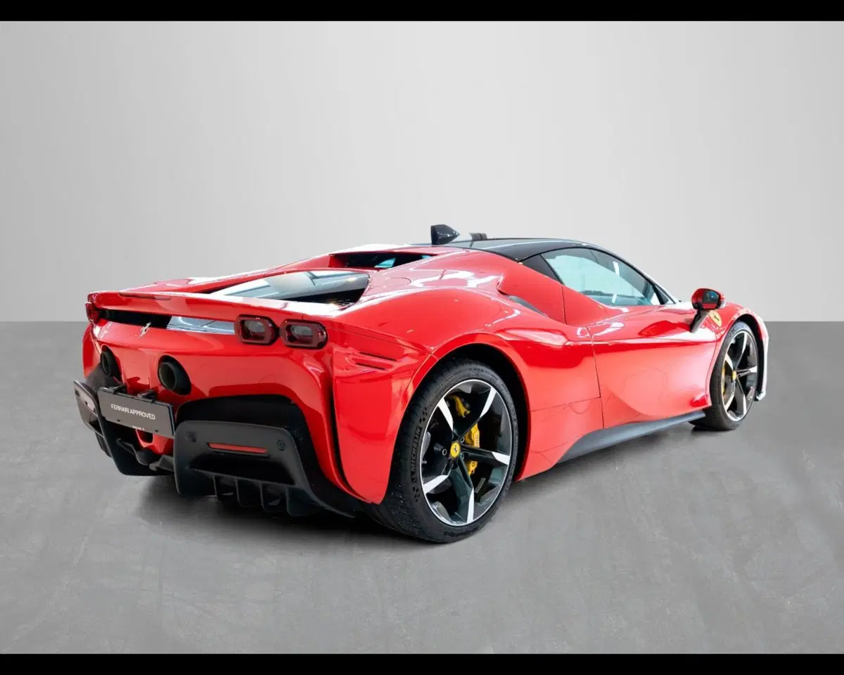 Ferrari SF90 Coupé usata a Padova (10)