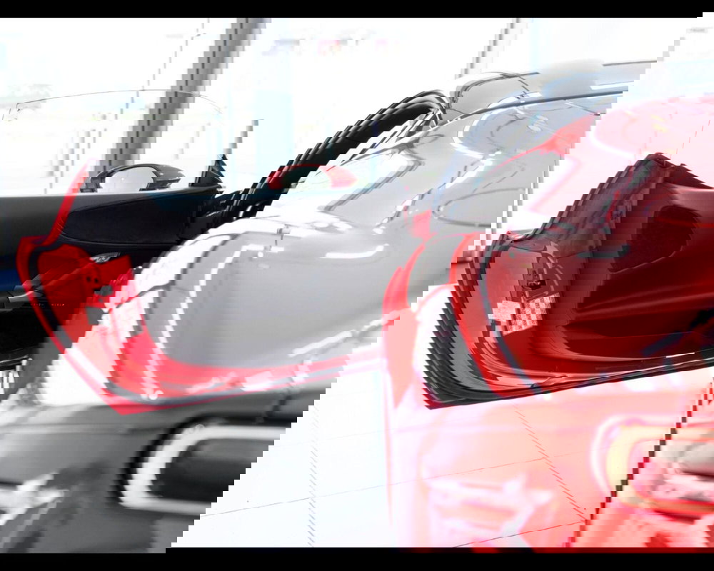 Ferrari SF90 Coupé usata a Padova (12)