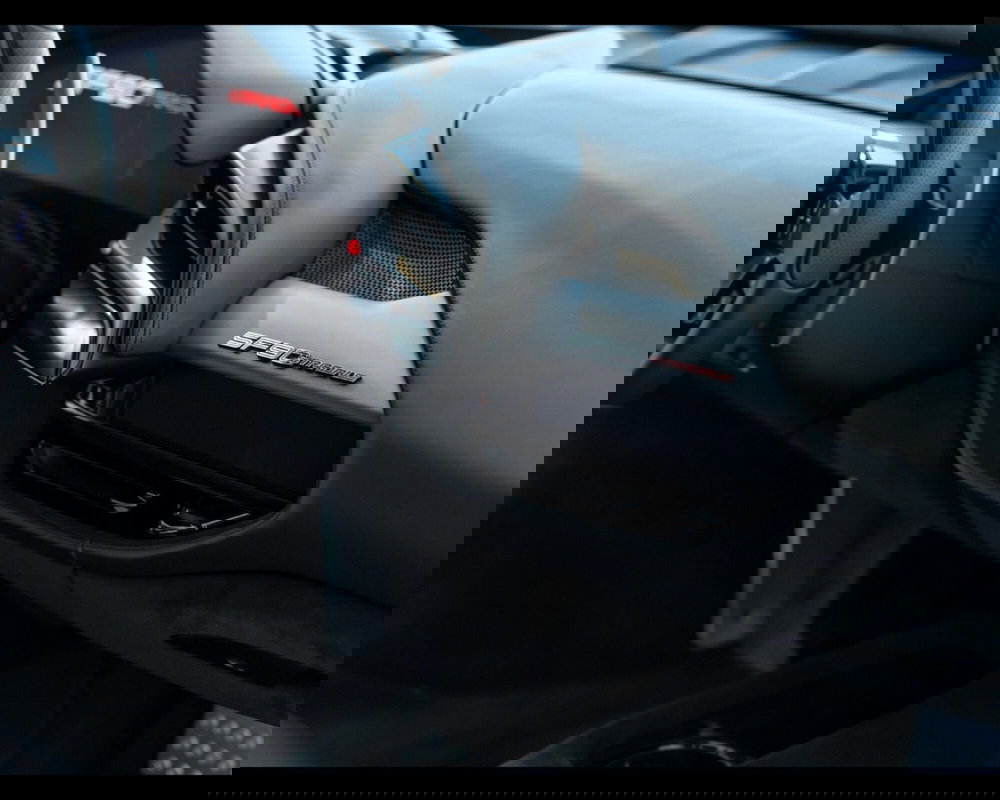 Ferrari SF90 Coupé usata a Padova (13)