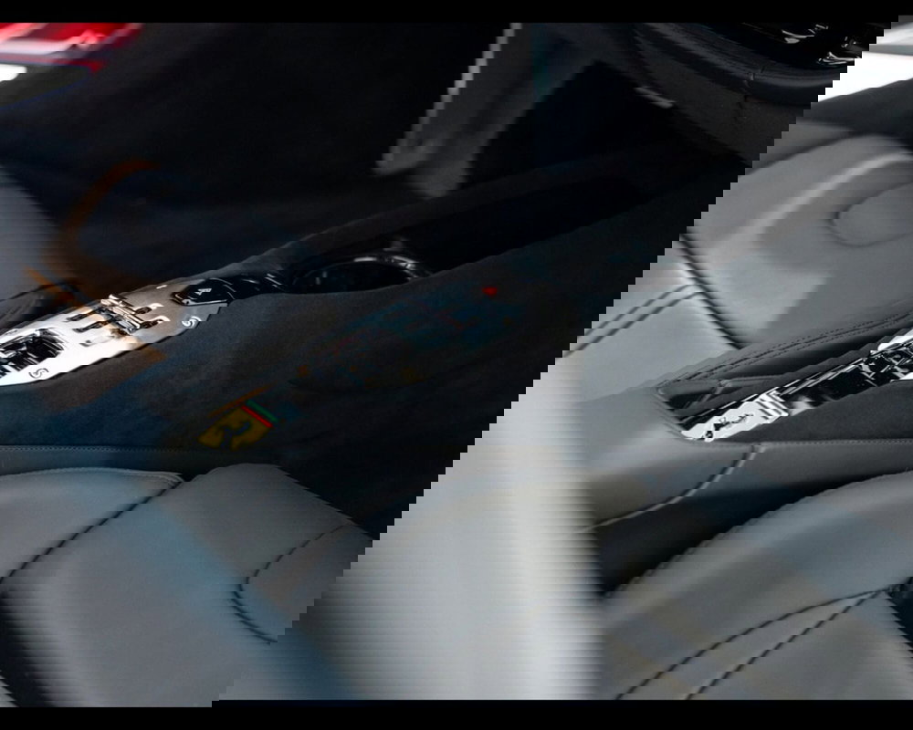 Ferrari SF90 Coupé usata a Padova (14)