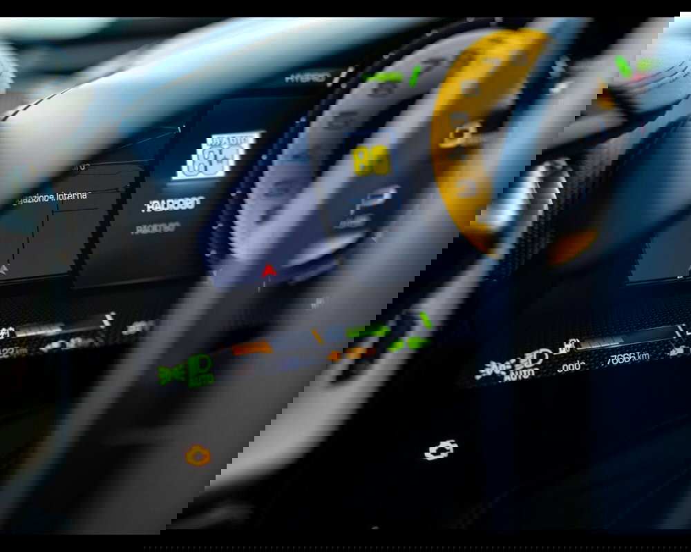 Ferrari SF90 Coupé usata a Padova (16)