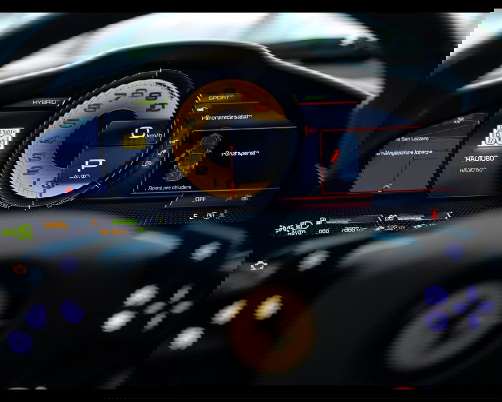 Ferrari SF90 Coupé usata a Padova (17)