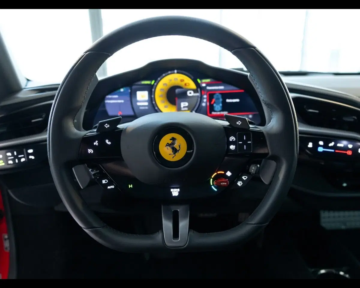 Ferrari SF90 Coupé usata a Padova (18)