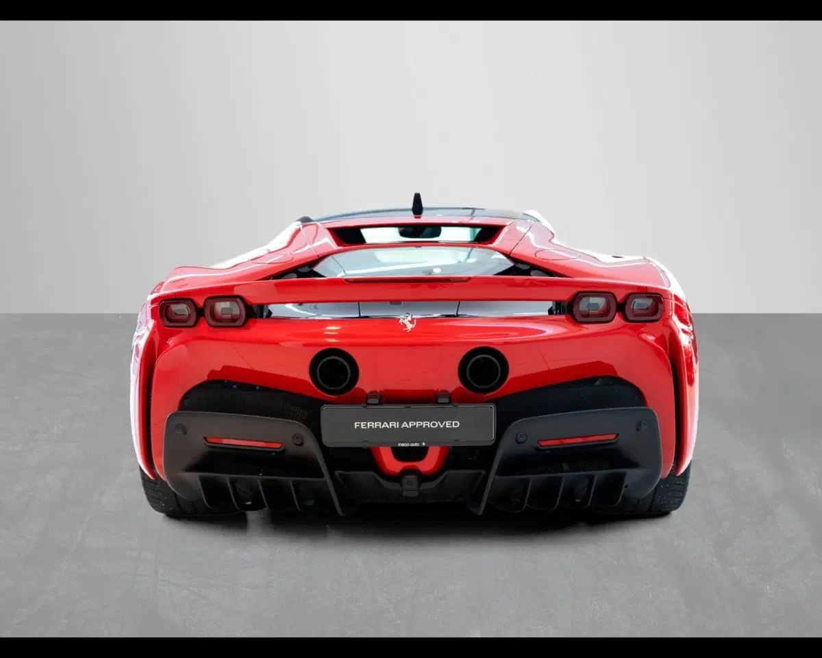 Ferrari SF90 Coupé usata a Padova (4)