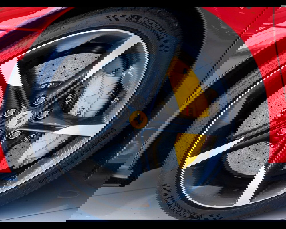 Ferrari SF90 Coupé usata a Padova (7)