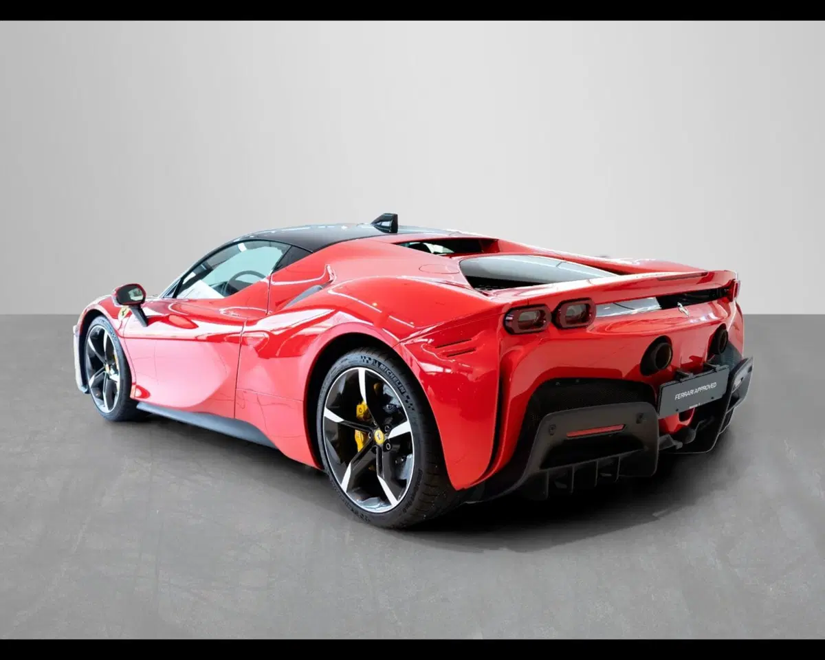 Ferrari SF90 Coupé usata a Padova (8)