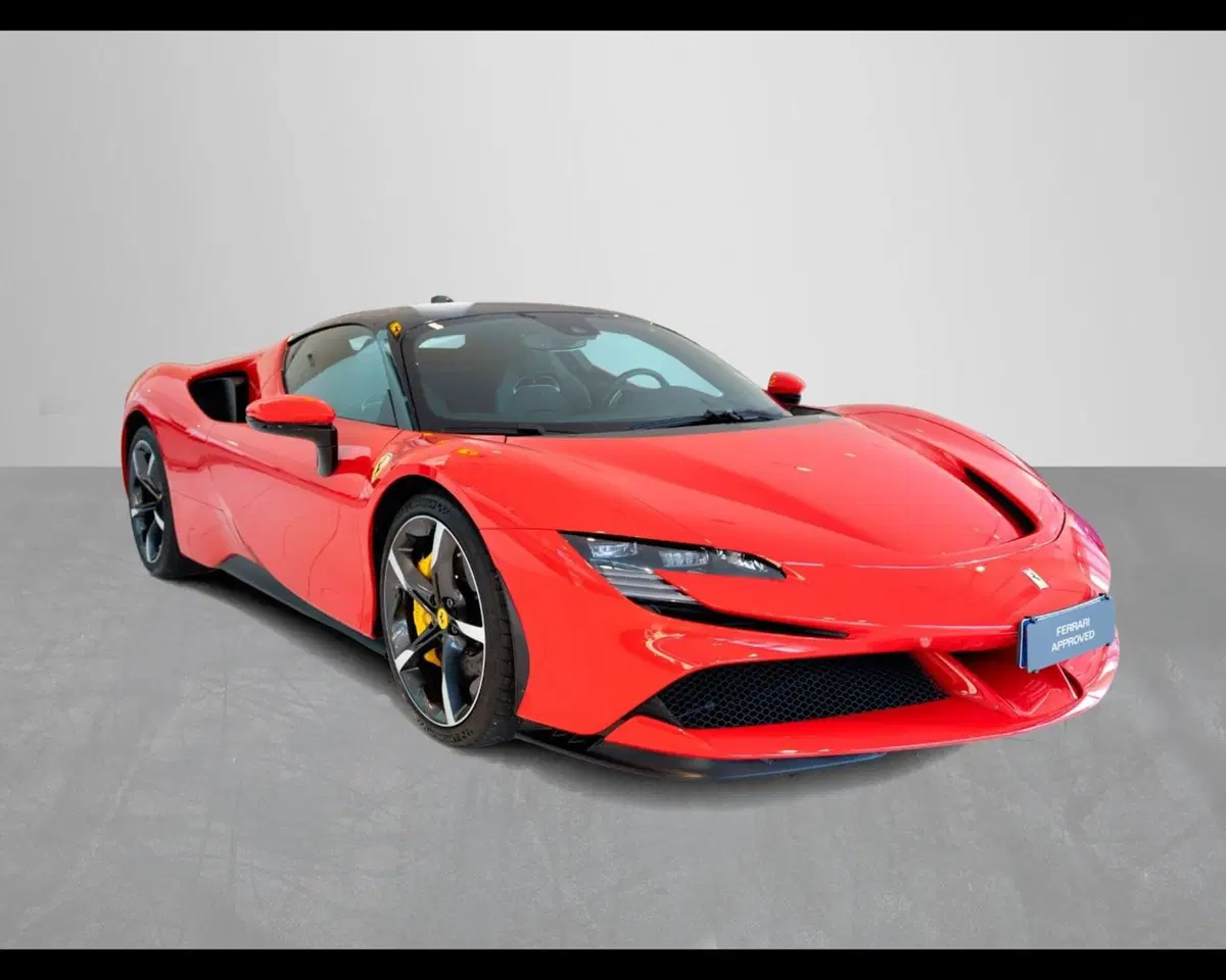 Ferrari SF90 Coupé usata a Padova (9)