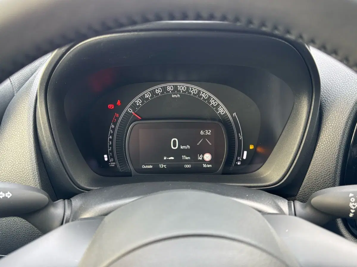 Toyota Aygo X nuova a Ferrara (14)