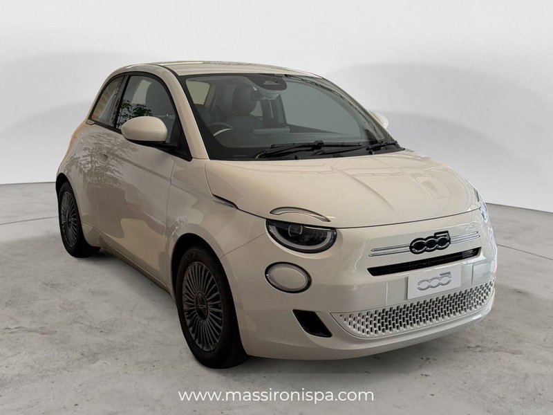 Fiat 500 nuova a Milano (2)