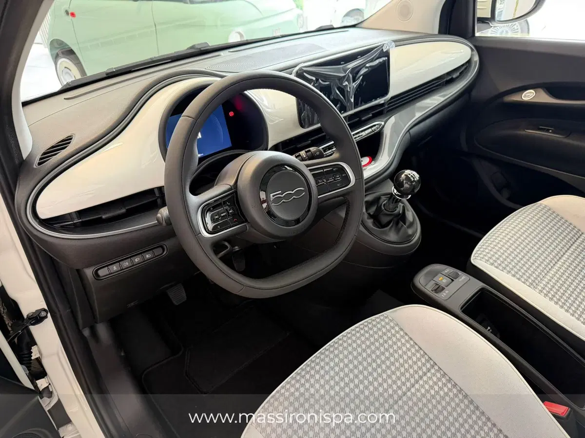 Fiat 500 nuova a Milano (4)