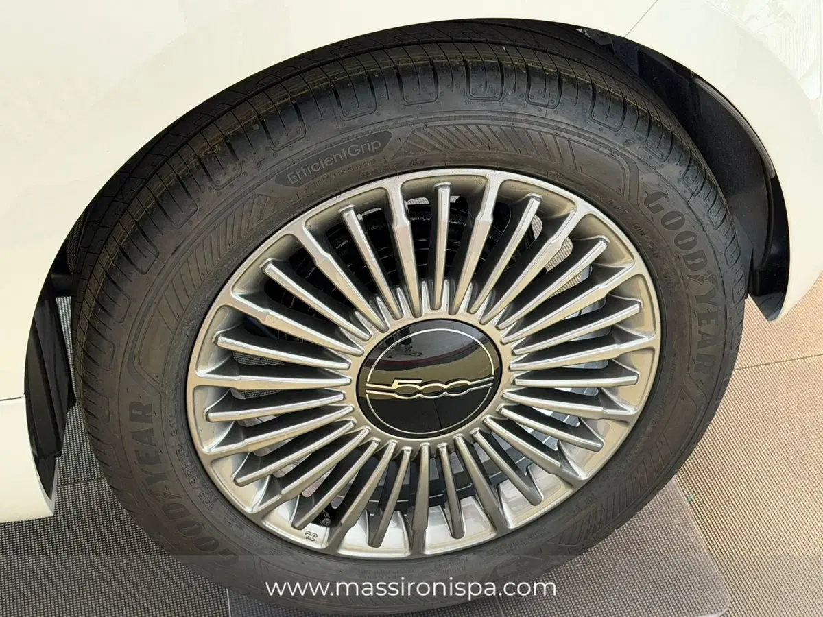 Fiat 500 nuova a Milano (6)