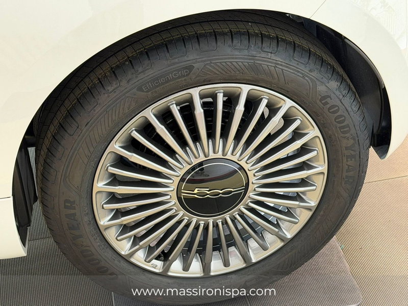 Fiat 500 nuova a Milano (6)