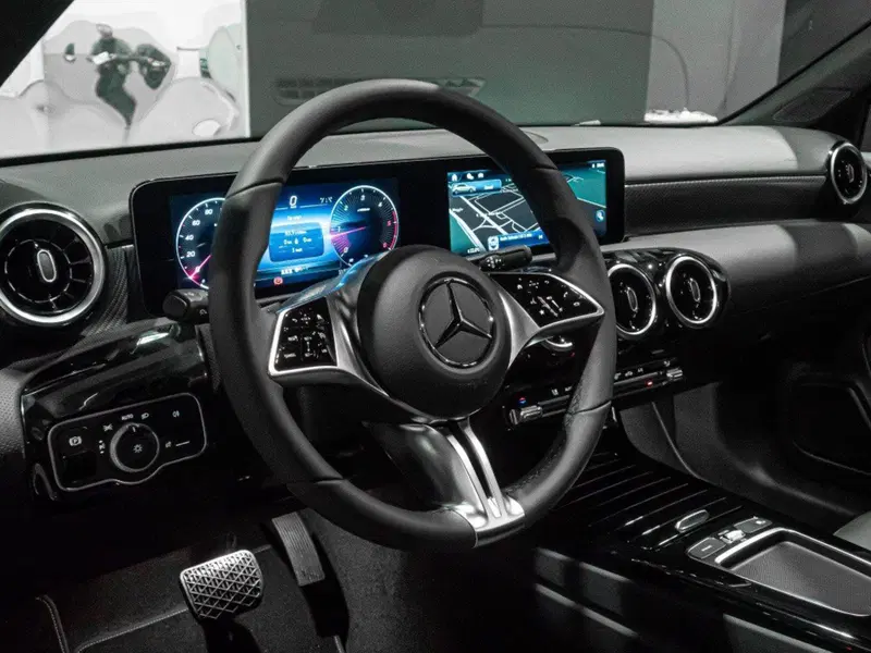 Mercedes-Benz Classe A Sedan nuova a Ancona (11)