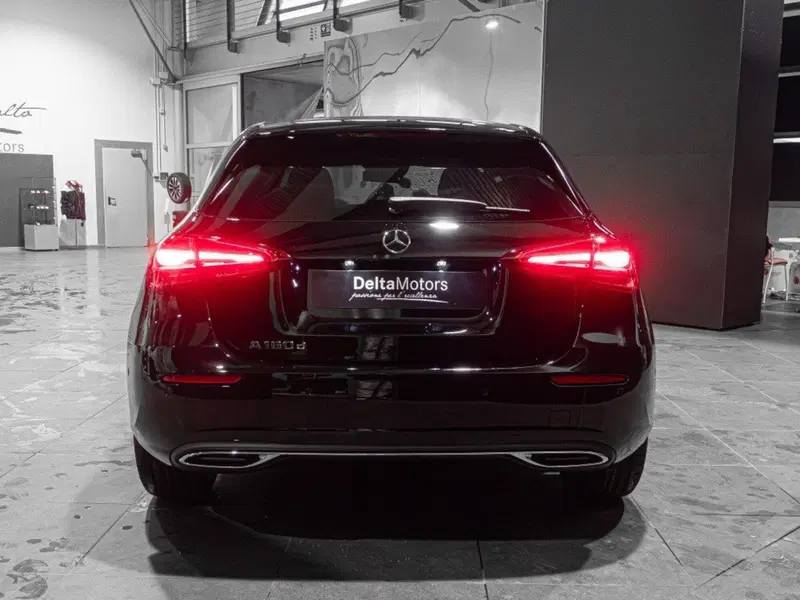 Mercedes-Benz Classe A Sedan nuova a Ancona (3)