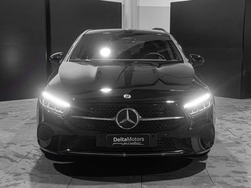 Mercedes-Benz Classe A Sedan nuova a Ancona (5)