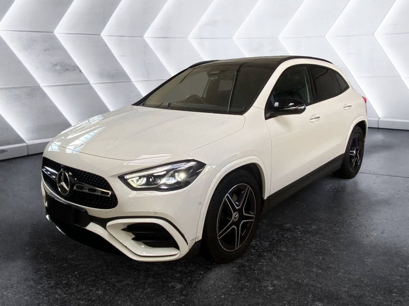 Mercedes-Benz GLA SUV usata a Napoli