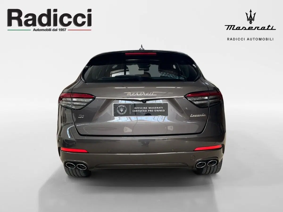 Maserati Levante usata a Bari (11)