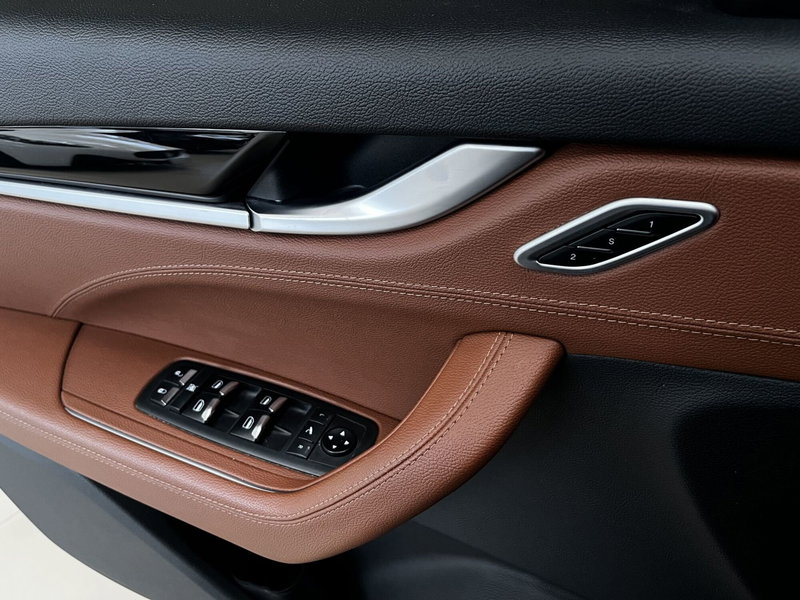 Maserati Levante usata a Bari (18)