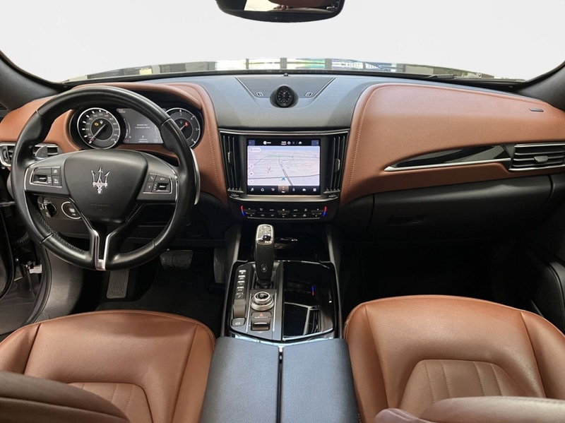 Maserati Levante usata a Bari (6)