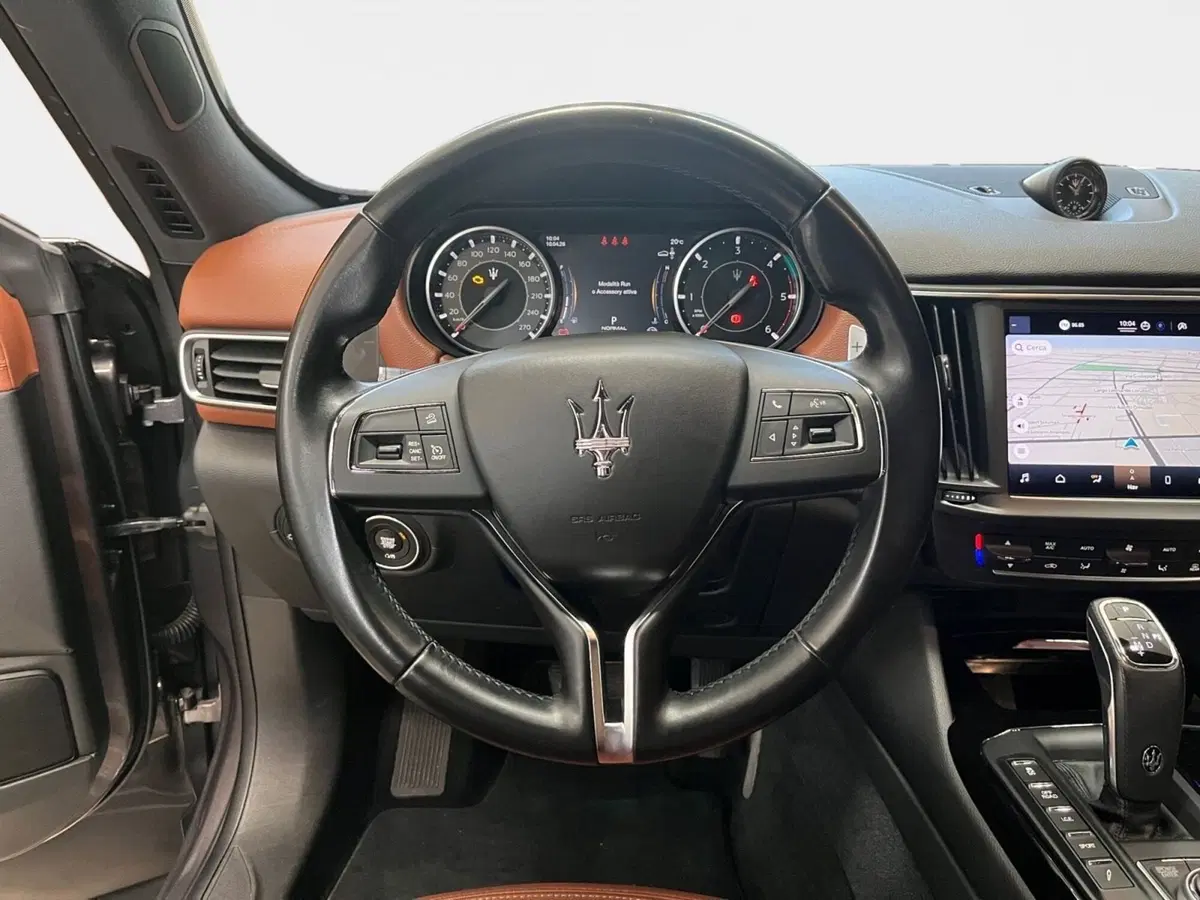 Maserati Levante usata a Bari (7)
