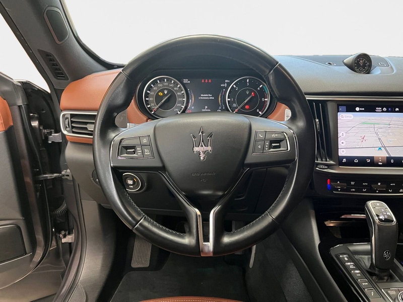 Maserati Levante usata a Bari (7)